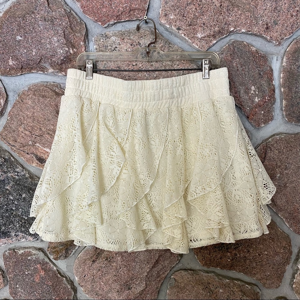 🌼Pretty Lacey Rue 21 skirt. Fully lined.